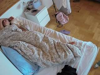 voyeurcam-julmodels-greybed-1 webcam