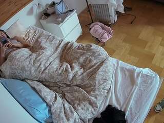 voyeurcam-julmodels-greybed-1 webcam