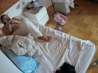 voyeurcam-julmodels-greybed-1 webcam
