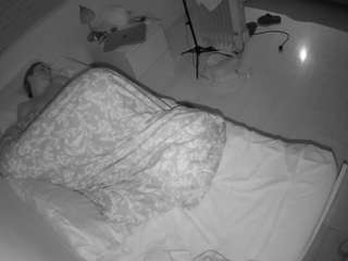 voyeurcam-julmodels-greybed-1 webcam