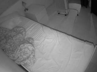 le modèle voyeurcam-julmodels-greybed-1 est en webcam porno dans un show sur le site camsoda, il possède les tags suivants: amateur,flash,flashing,hidden,hidden cam,julmodels-house,pov,sexwebcam,voyeur,hd