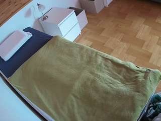 voyeurcam-julmodels-greybed-1