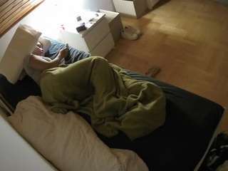 voyeurcam-julmodels-greybed-1 webcam