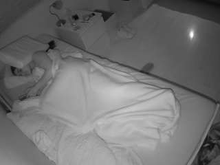 voyeurcam-julmodels-greybed-1