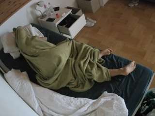 voyeurcam-julmodels-greybed-1