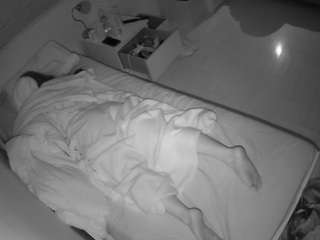 voyeurcam-julmodels-greybed-1 webcam