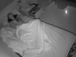 voyeurcam-julmodels-greybed-1 webcam