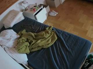 voyeurcam-julmodels-greybed-1 webcam