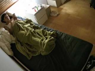 voyeurcam-julmodels-greybed-1 webcam