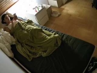 voyeurcam-julmodels-greybed-1 webcam