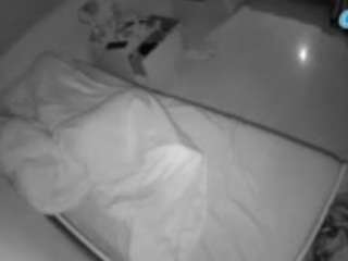 voyeurcam-julmodels-greybed-1 webcam