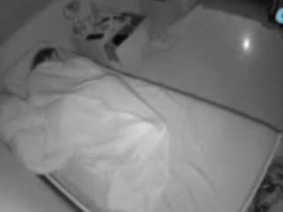 voyeurcam-julmodels-greybed-1 webcam