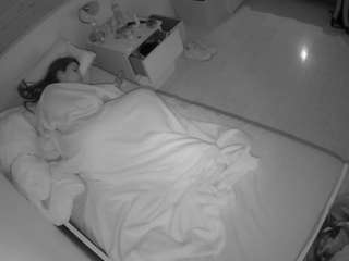 voyeurcam-julmodels-greybed-1 webcam