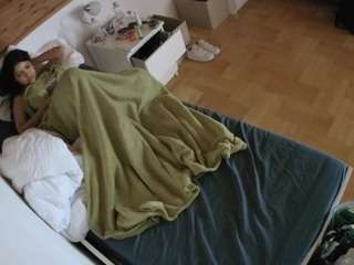 voyeurcam-julmodels-greybed-1 webcam