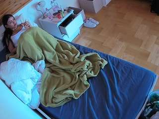 voyeurcam-julmodels-greybed-1 webcam