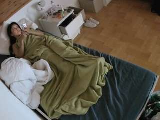 voyeurcam-julmodels-greybed-1 webcam
