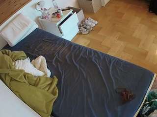 voyeurcam-julmodels-greybed-1 webcam