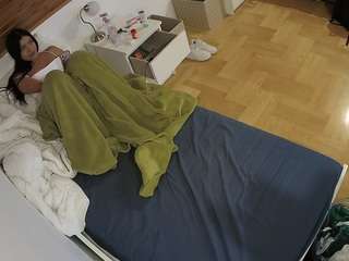 voyeurcam-julmodels-greybed-1 webcam