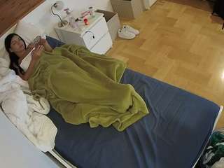 voyeurcam-julmodels-greybed-1