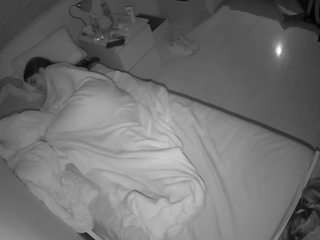 voyeurcam-julmodels-greybed-1 webcam