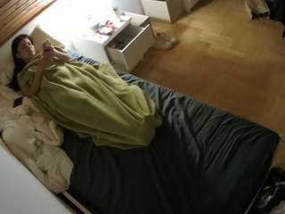 voyeurcam-julmodels-greybed-1 webcam