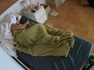 voyeurcam-julmodels-greybed-1 webcam