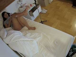 voyeurcam-julmodels-greybed-1 webcam