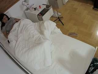 voyeurcam-julmodels-greybed-1 webcam