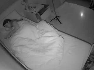 voyeurcam-julmodels-greybed-1 webcam