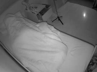 voyeurcam-julmodels-greybed-1 webcam
