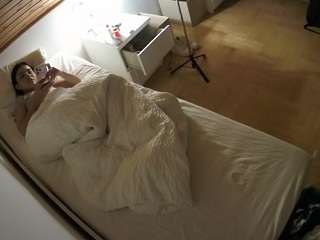 le modèle voyeurcam-julmodels-greybed-1 est en webcam porno dans un show sur le site camsoda, il possède les tags suivants: amateur,flash,flashing,hidden,hidden cam,julmodels-house,pov,sexwebcam,voyeur,hd