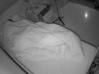 voyeurcam-julmodels-greybed-1 webcam