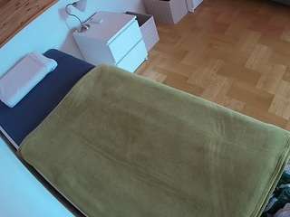 voyeurcam-julmodels-greybed-1 webcam