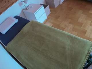 voyeurcam-julmodels-greybed-1