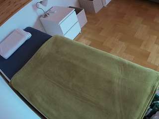 이 모델은 현재 라이브 중입니다. voyeurcam-julmodels-greybed-1