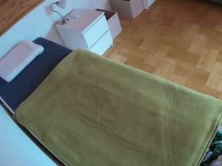 voyeurcam-julmodels-greybed-1