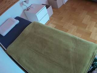 Acest model este live acum. voyeurcam-julmodels-greybed-1
