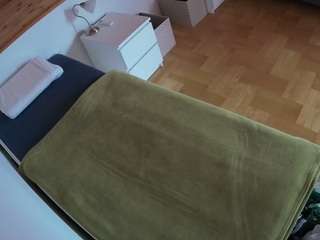 Ce modèle est en direct maintenant. voyeurcam-julmodels-greybed-1