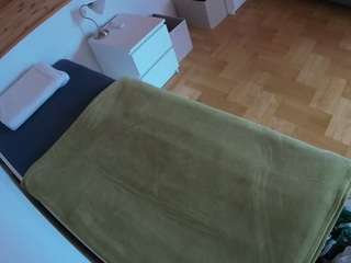 Dit model is nu live. voyeurcam-julmodels-greybed-1