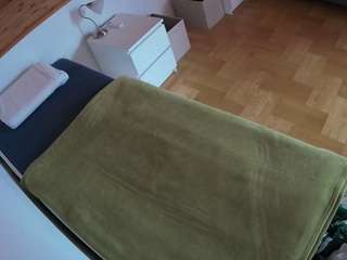 Questo modello è in diretta ora. voyeurcam-julmodels-greybed-1