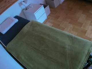 Bu model şu anda canlı. voyeurcam-julmodels-greybed-1