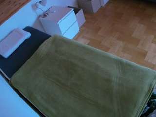 Bu model şu anda canlı. voyeurcam-julmodels-greybed-1
