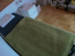 Questo modello è in diretta ora. voyeurcam-julmodels-greybed-1