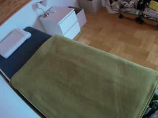Bu model şu anda canlı. voyeurcam-julmodels-greybed-1