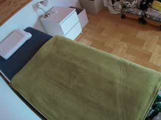 이 모델은 현재 라이브 중입니다. voyeurcam-julmodels-greybed-1