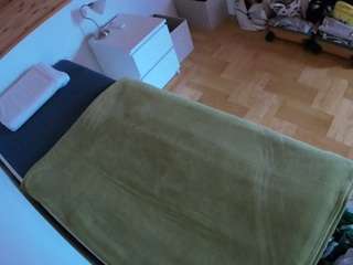 Dieses Model ist jetzt live. voyeurcam-julmodels-greybed-1