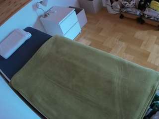 Mẫu này đang trực tiếp. voyeurcam-julmodels-greybed-1