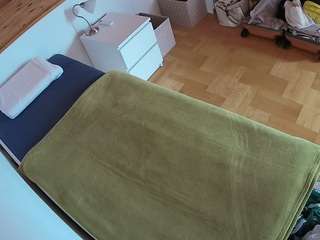 هذا النموذج مباشر الآن. voyeurcam-julmodels-greybed-1