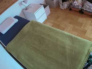 Questo modello è in diretta ora. voyeurcam-julmodels-greybed-1