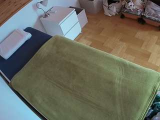 Questo modello è in diretta ora. voyeurcam-julmodels-greybed-1